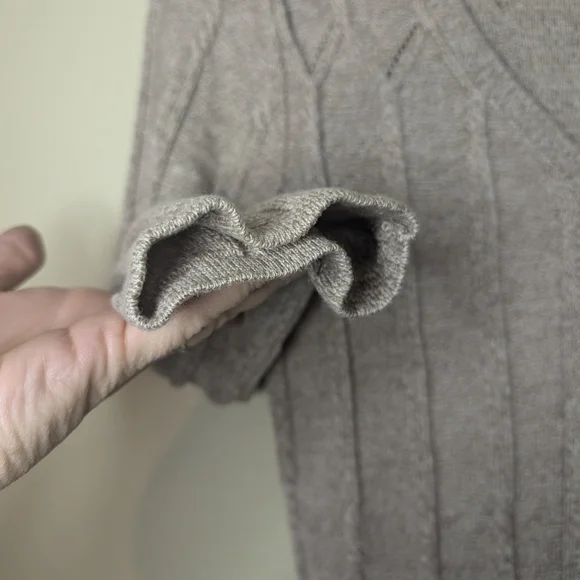 Cable & Gauge Women's Beige Sweater - Picture 4 of 12